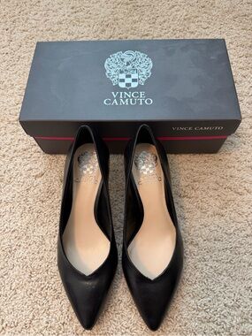 Vince Camuto Black Leather VC-Kaysen heels